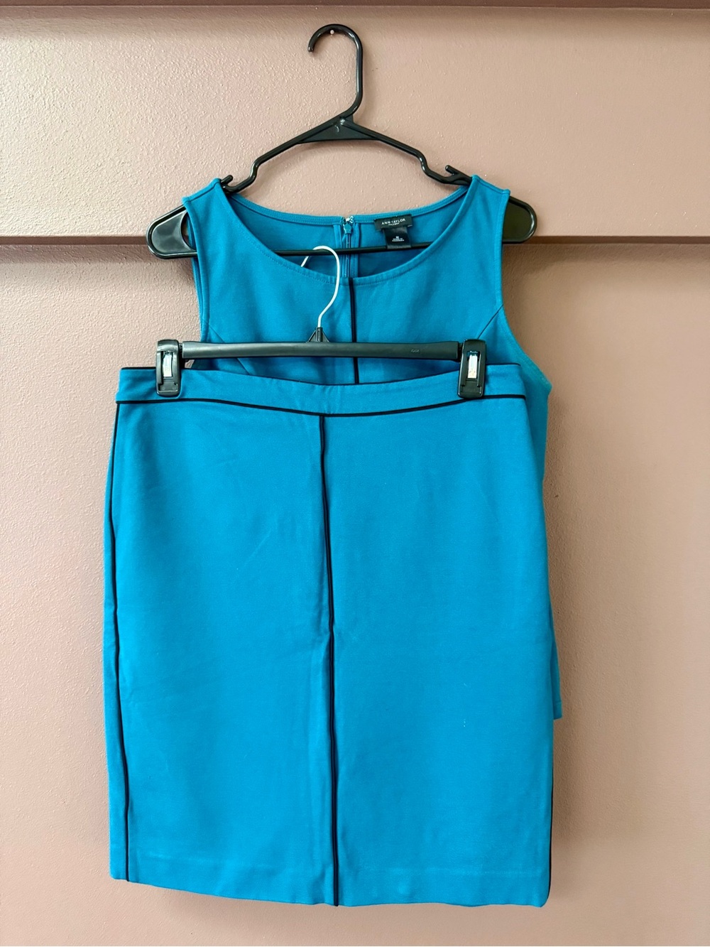 Ann Taylor 2-Piece Outfit / Suit Set - Size M/L